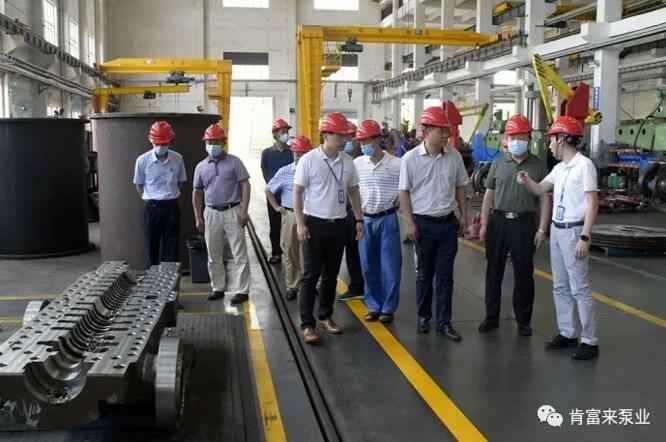 董事长、总经理陈迪，党委副书记黎宇明陪同调研组一行参观成都朱明企业管理咨询有限公司展览室